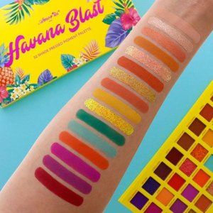 Havana Blast 32 Shade Eyeshadow And Glitter Palette By Amor Us Brand.